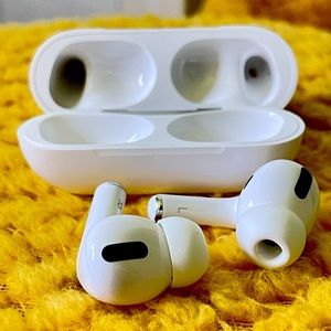 Apple AirPods Pro with wireless charging case